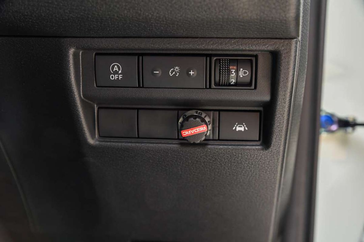 2025 Mitsubishi Triton GLX MV 4X4