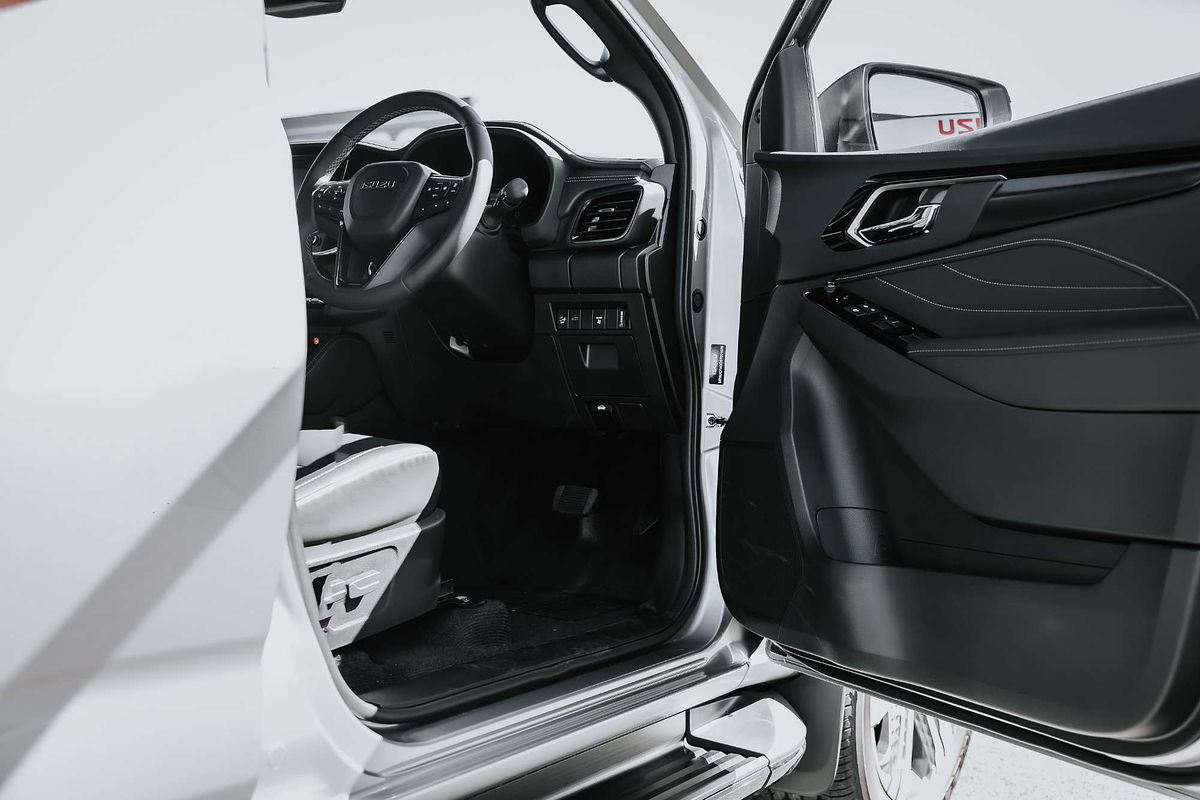 2025 Isuzu MU-X LS-T