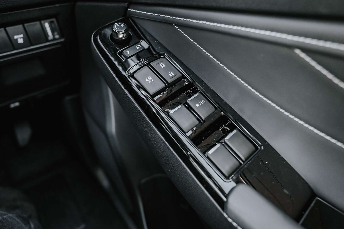 2025 Isuzu MU-X LS-T