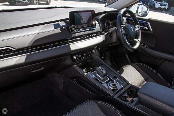 2025 Mitsubishi Outlander ES ZM