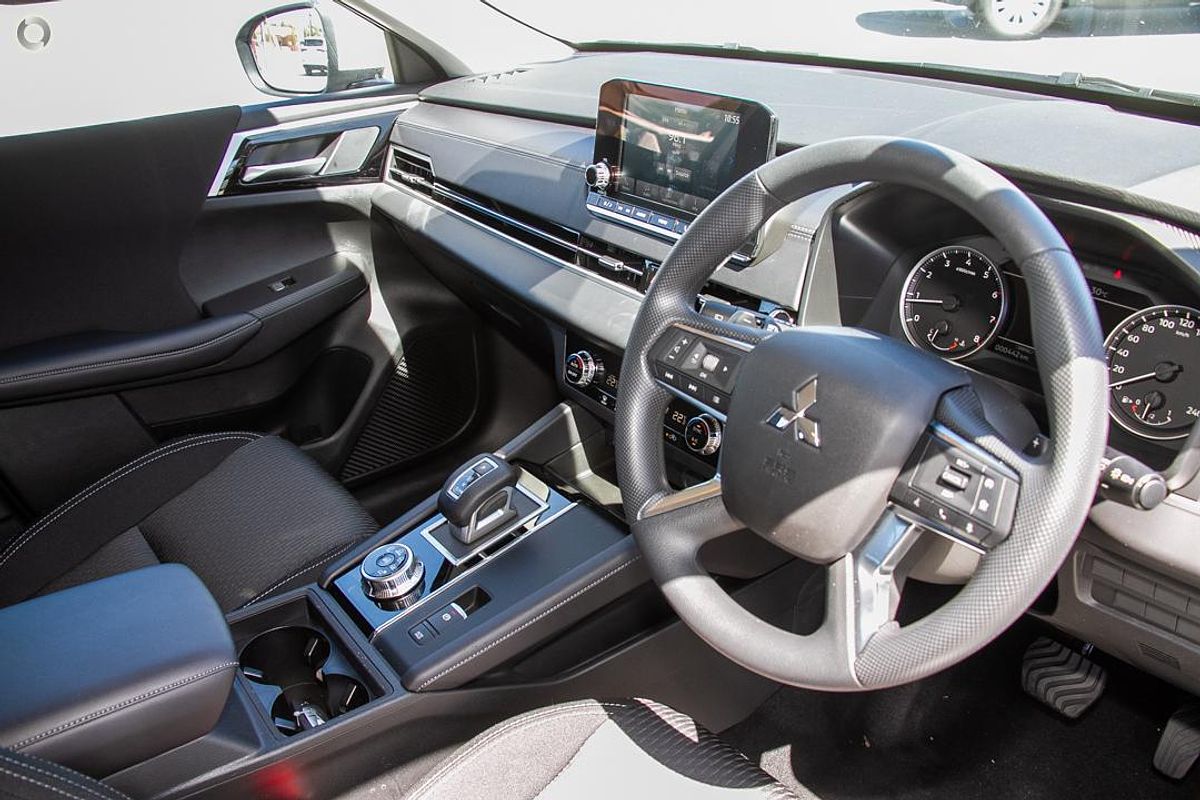 2025 Mitsubishi Outlander ES ZM