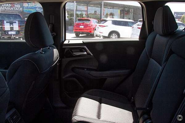 2025 Mitsubishi Outlander ES ZM