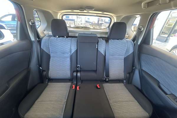 2025 Nissan X-TRAIL ST T33