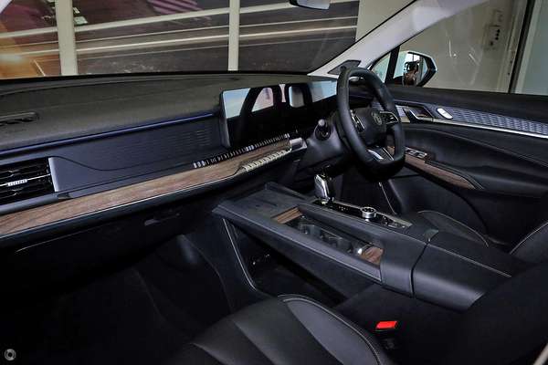 2025 MG QS Essence IS31