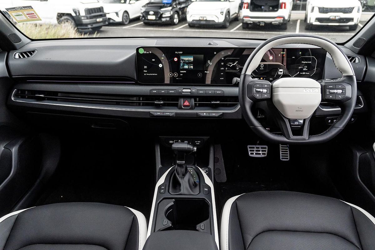 2025 Kia K4 GT-Line CL4m