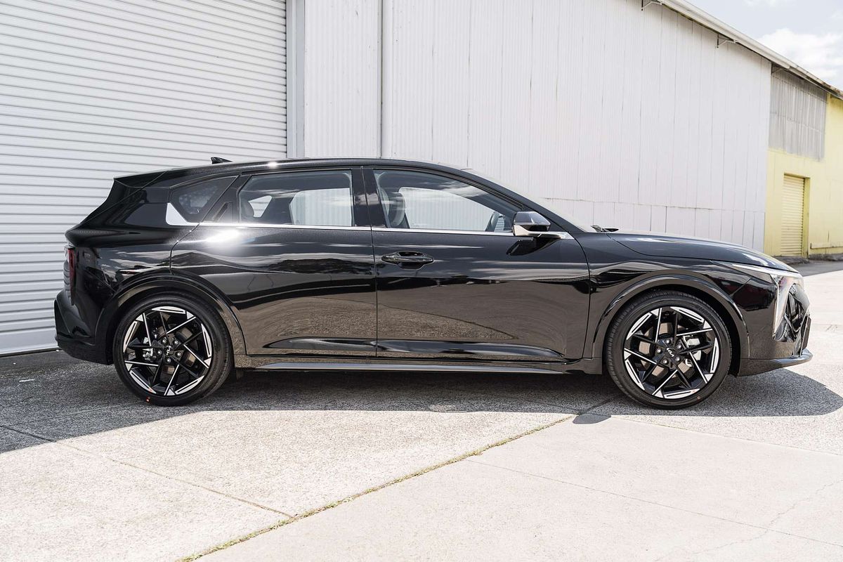 2025 Kia K4 GT-Line CL4m