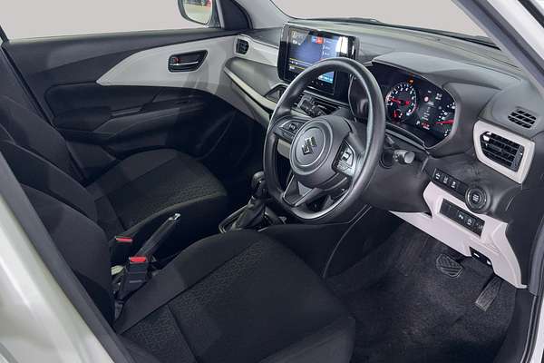 2024 Suzuki Swift Hybrid UZ