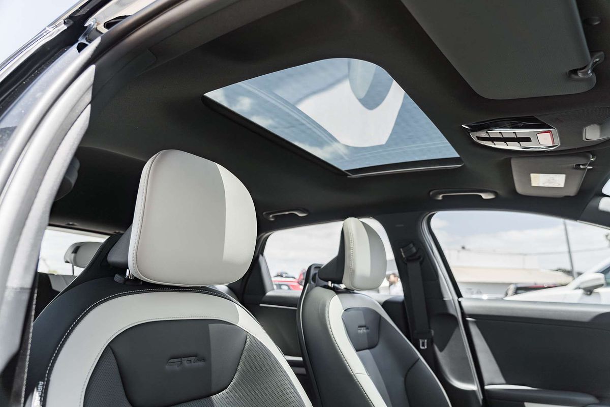 2025 Kia K4 GT-Line CL4m