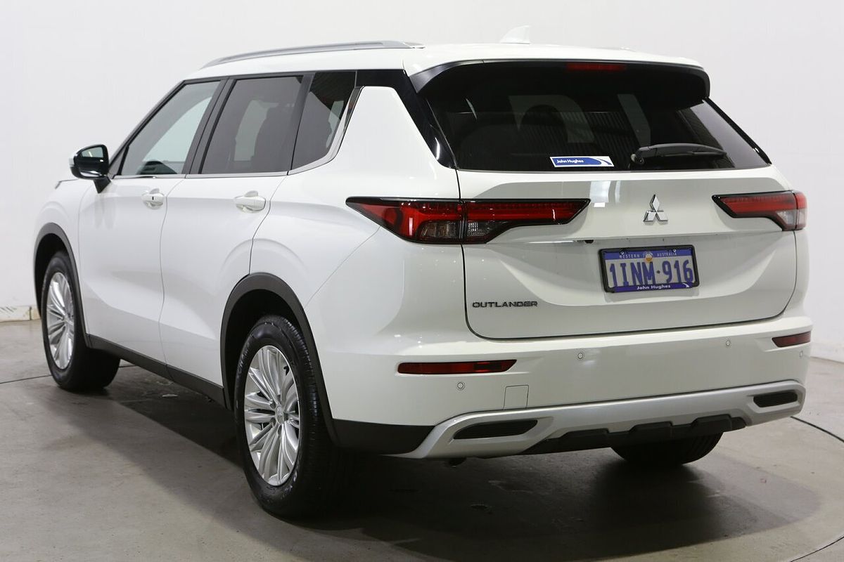 2024 Mitsubishi Outlander LS ZM