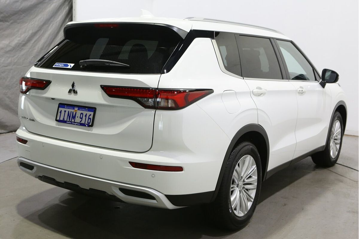 2024 Mitsubishi Outlander LS ZM