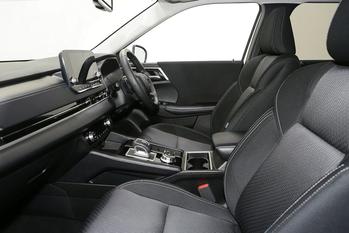 2024 Mitsubishi Outlander LS ZM