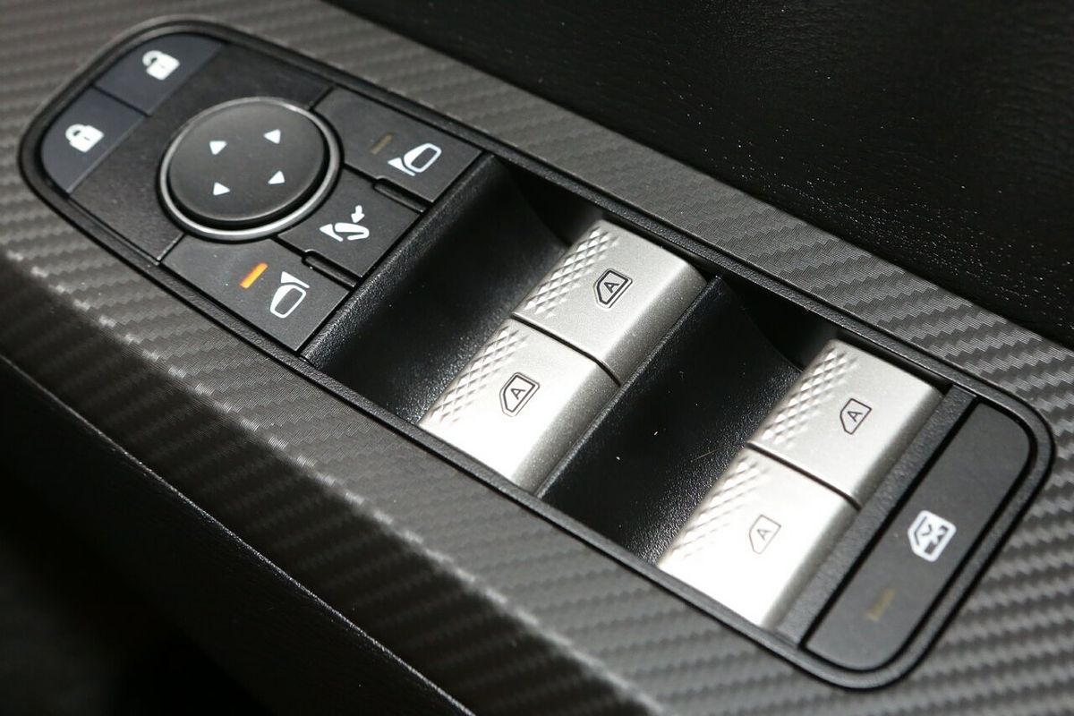 2024 Mitsubishi Outlander LS ZM