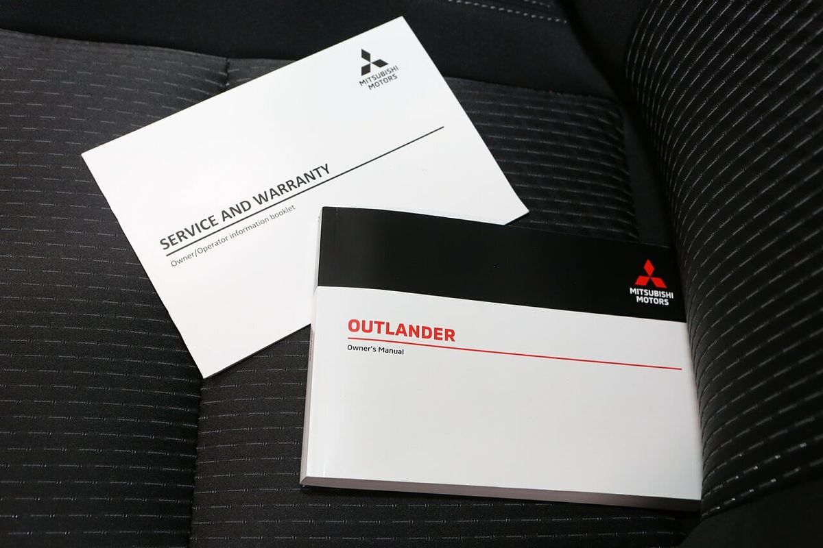 2024 Mitsubishi Outlander LS ZM