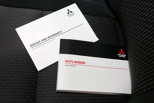 2024 Mitsubishi Outlander LS ZM