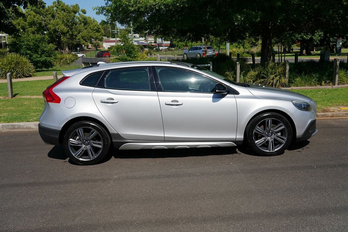 2014 Volvo V40 T5 Cross Country M