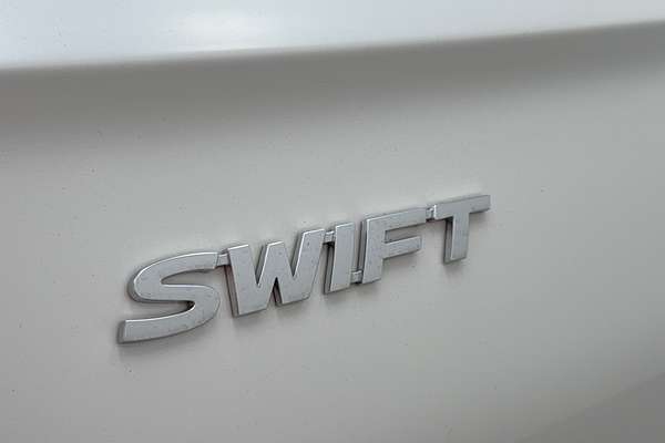 2024 Suzuki Swift Hybrid UZ