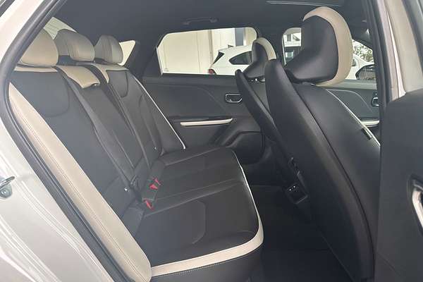 2025 Kia K4 GT-Line CL4m