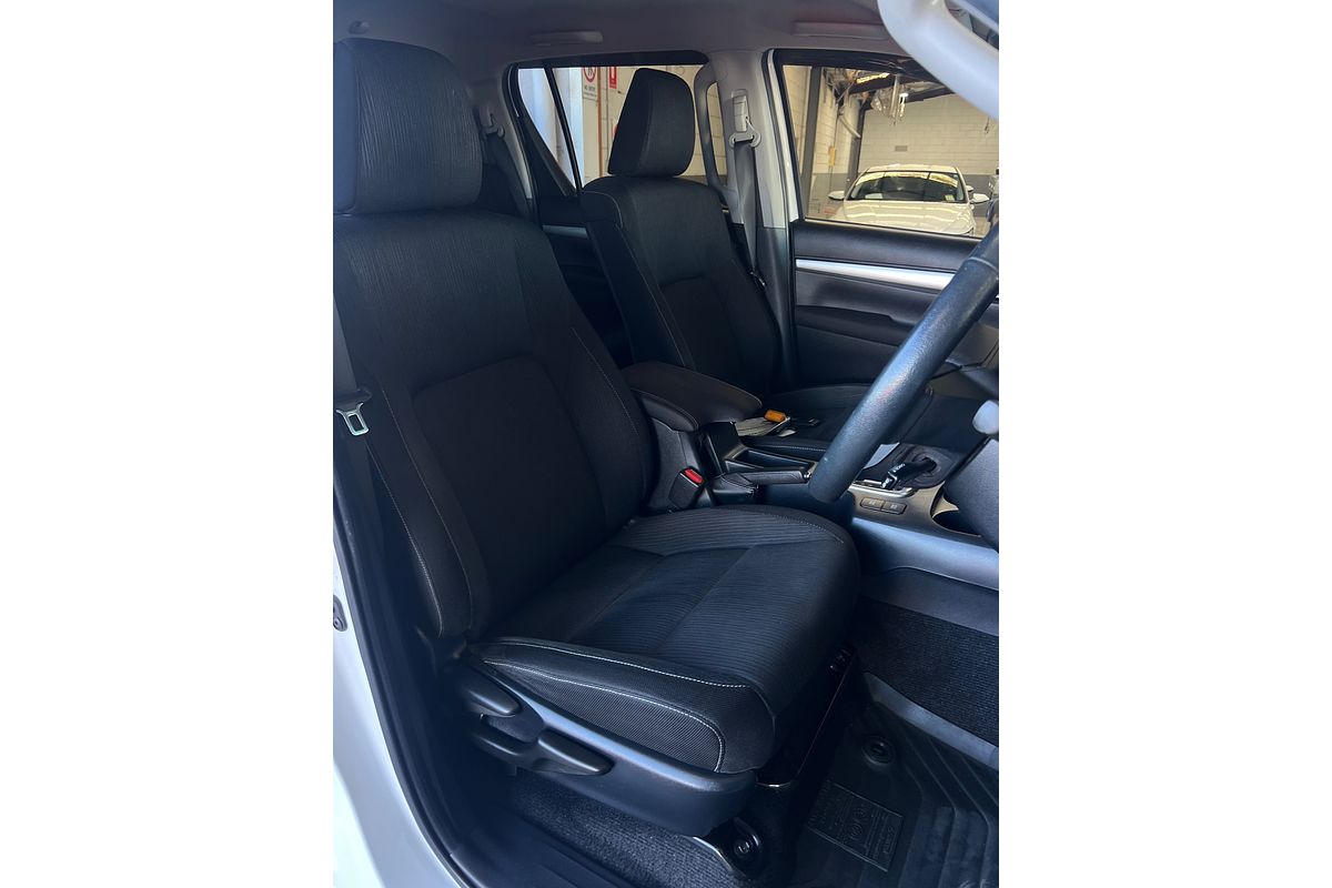 2015 Toyota Hilux SR5 GUN126R 4X4