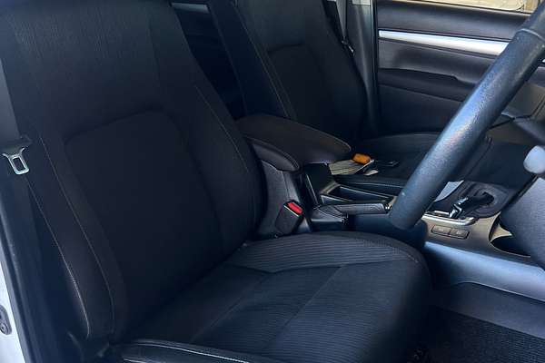 2015 Toyota Hilux SR5 GUN126R 4X4