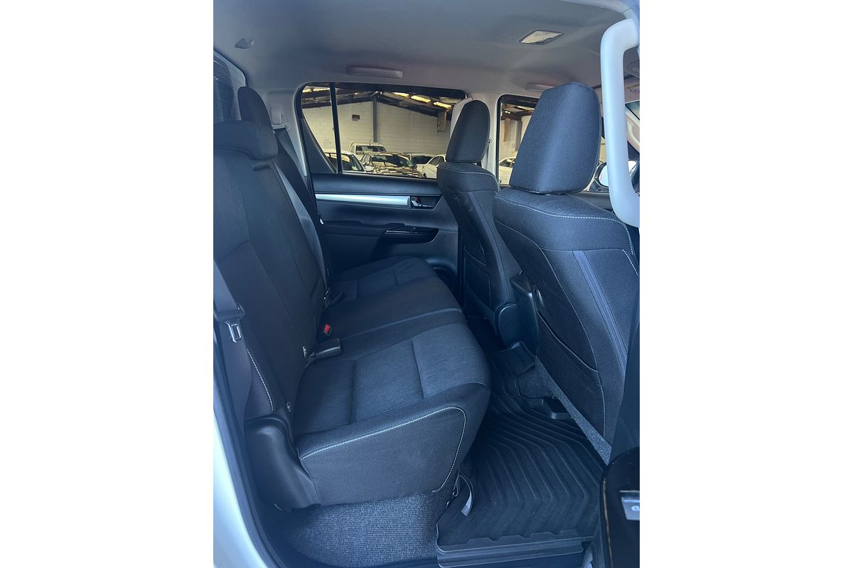 2015 Toyota Hilux SR5 GUN126R 4X4