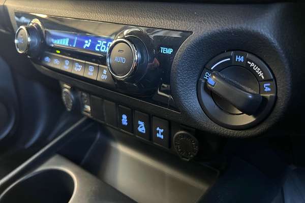 2015 Toyota Hilux SR5 GUN126R 4X4