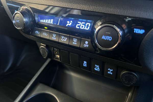 2015 Toyota Hilux SR5 GUN126R 4X4