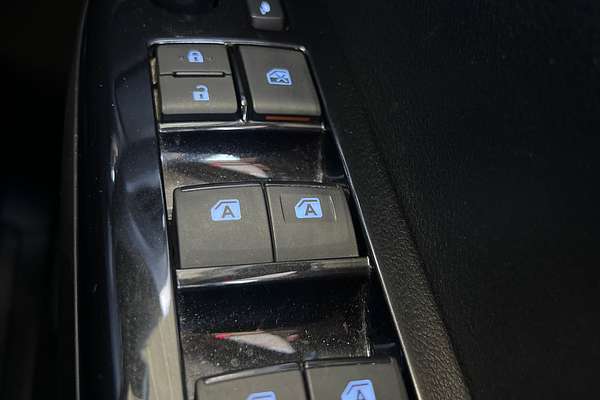 2015 Toyota Hilux SR5 GUN126R 4X4