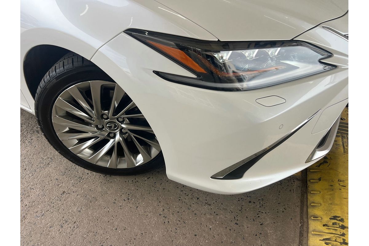 2019 Lexus ES ES300h Sports Luxury AXZH10R