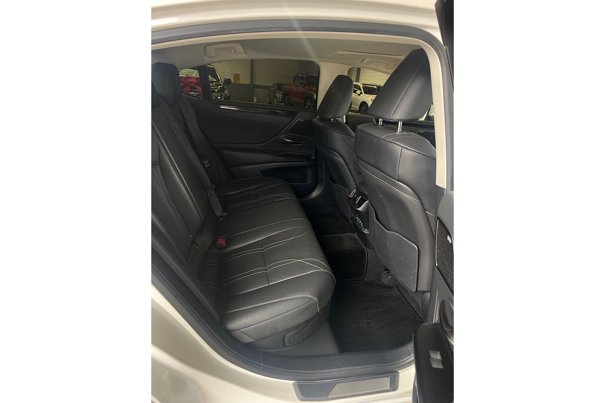 2019 Lexus ES ES300h Sports Luxury AXZH10R