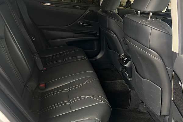 2019 Lexus ES ES300h Sports Luxury AXZH10R