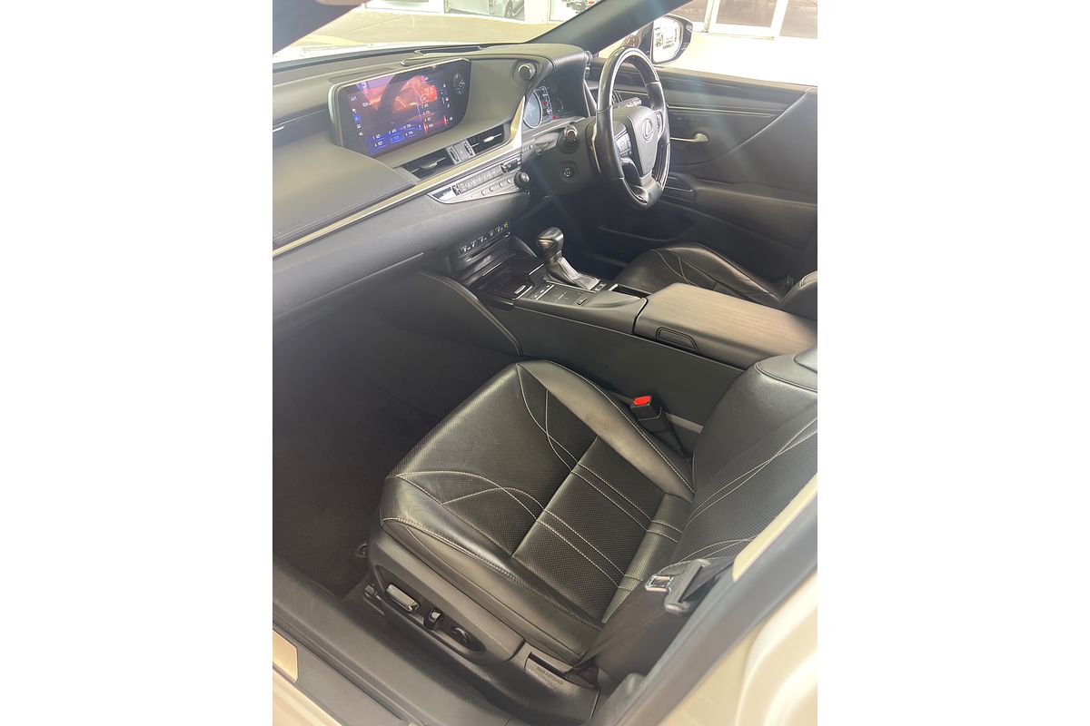 2019 Lexus ES ES300h Sports Luxury AXZH10R