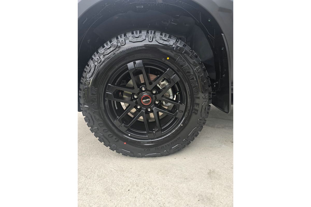 2024 Isuzu D-MAX BLADE 4X4