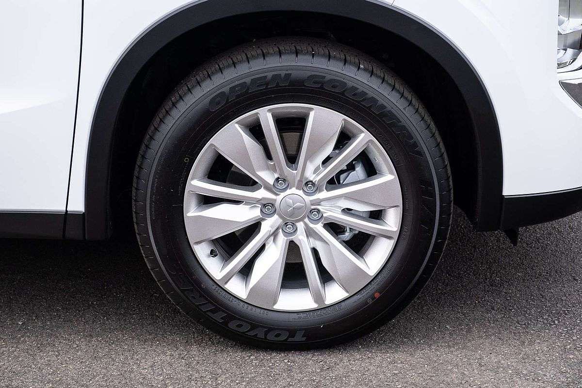 2025 Mitsubishi Outlander ES ZM