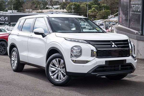 2025 Mitsubishi Outlander ES ZM