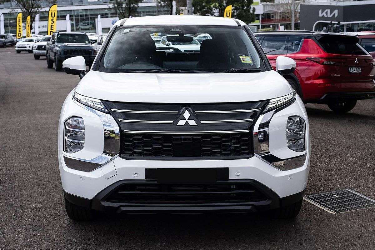 2025 Mitsubishi Outlander ES ZM