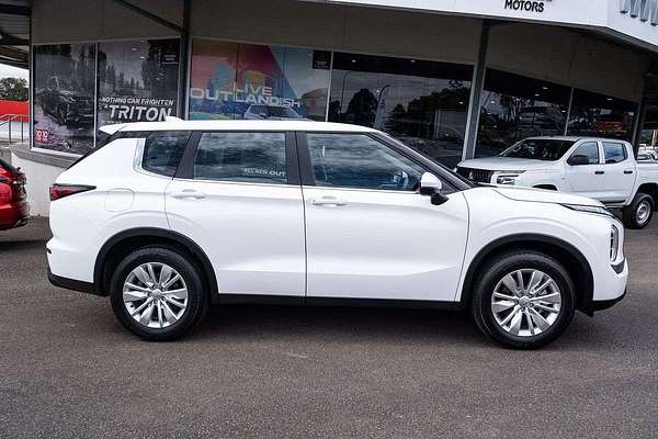 2025 Mitsubishi Outlander ES ZM