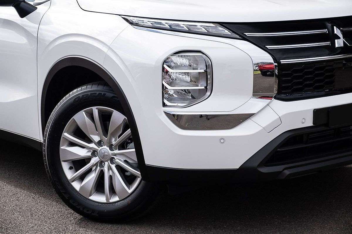 2025 Mitsubishi Outlander ES ZM