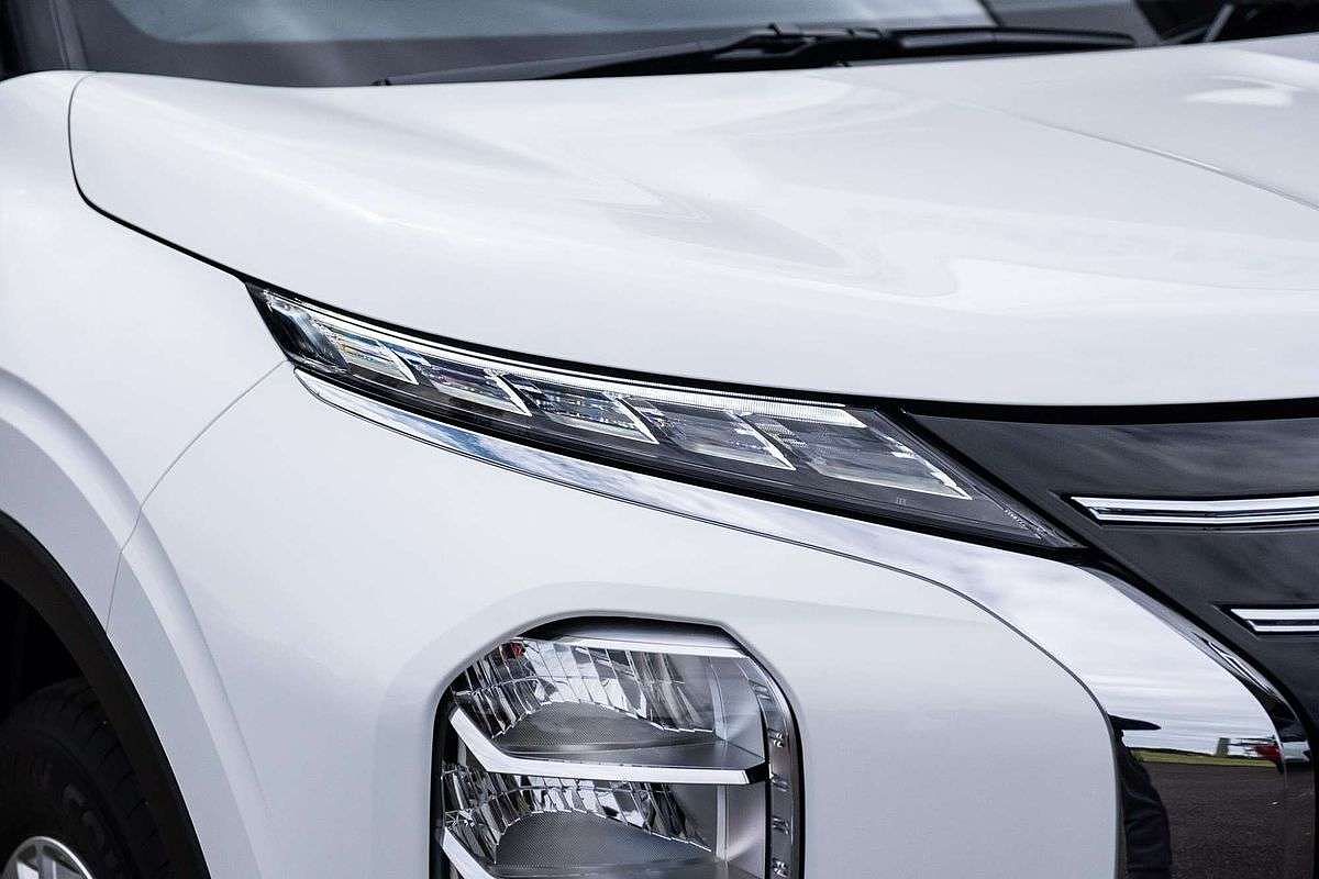 2025 Mitsubishi Outlander ES ZM