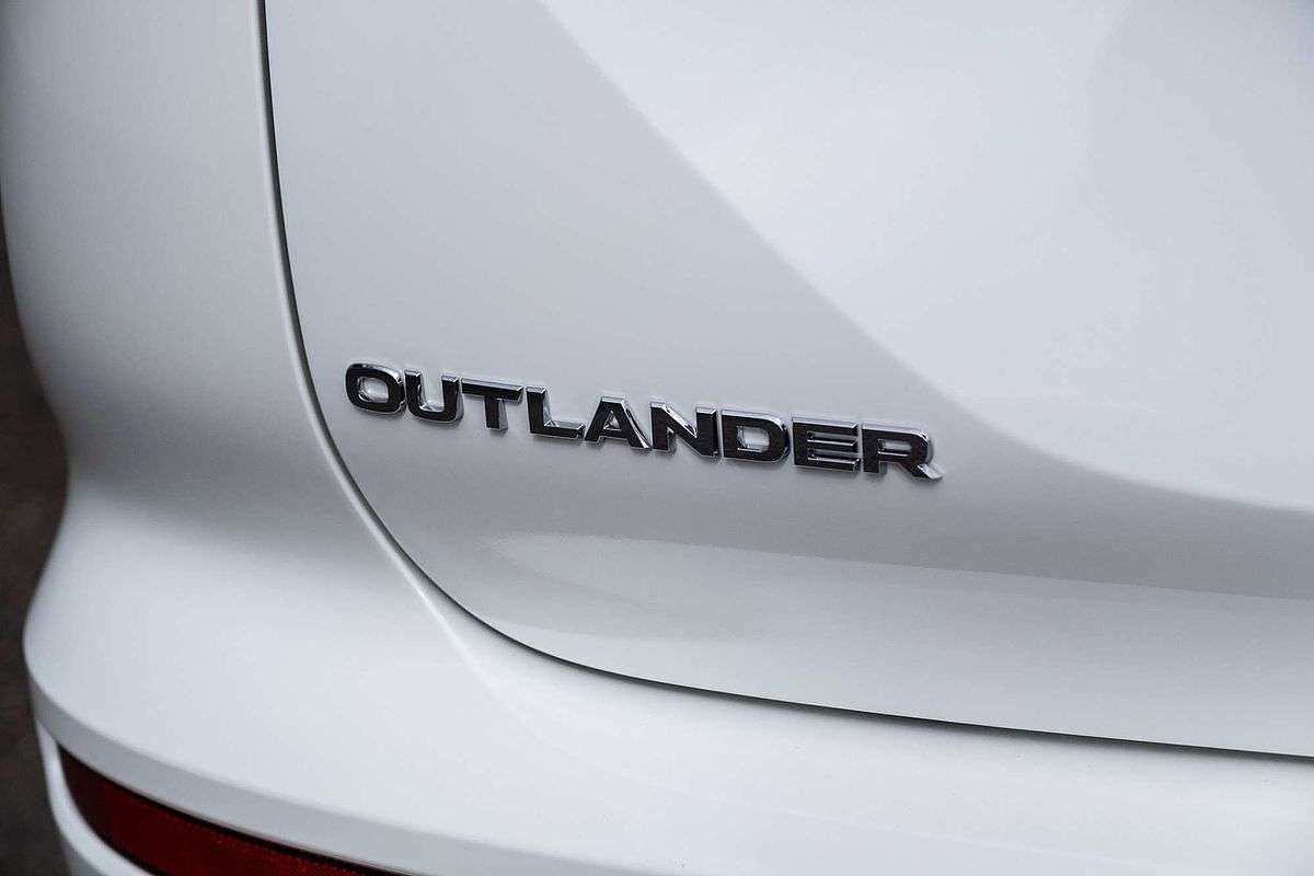 2025 Mitsubishi Outlander ES ZM