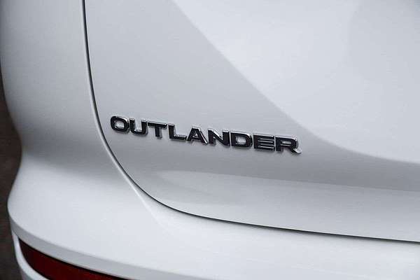 2025 Mitsubishi Outlander ES ZM