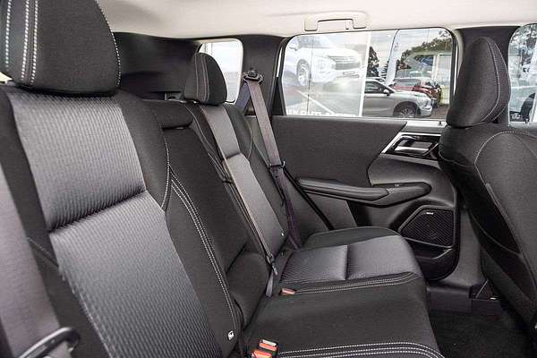 2025 Mitsubishi Outlander ES ZM