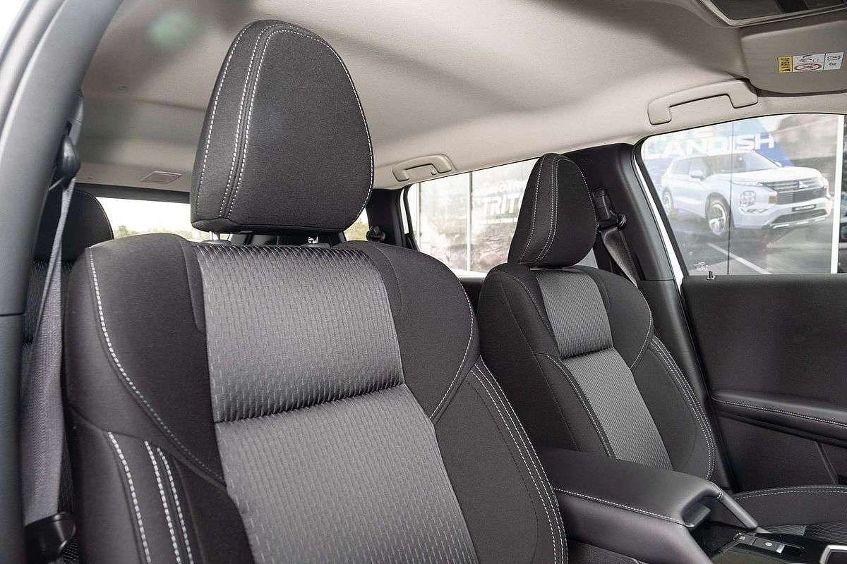 2025 Mitsubishi Outlander ES ZM