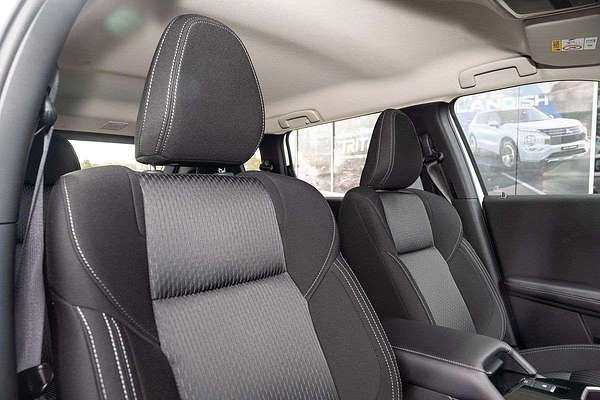 2025 Mitsubishi Outlander ES ZM