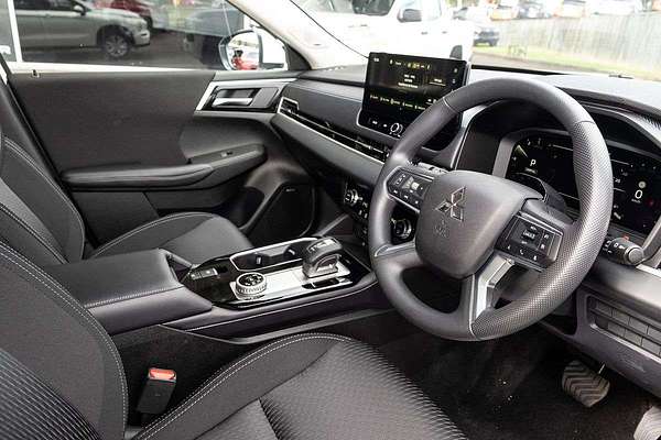 2025 Mitsubishi Outlander ES ZM