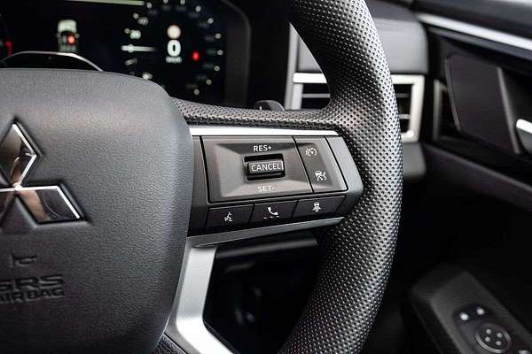 2025 Mitsubishi Outlander ES ZM