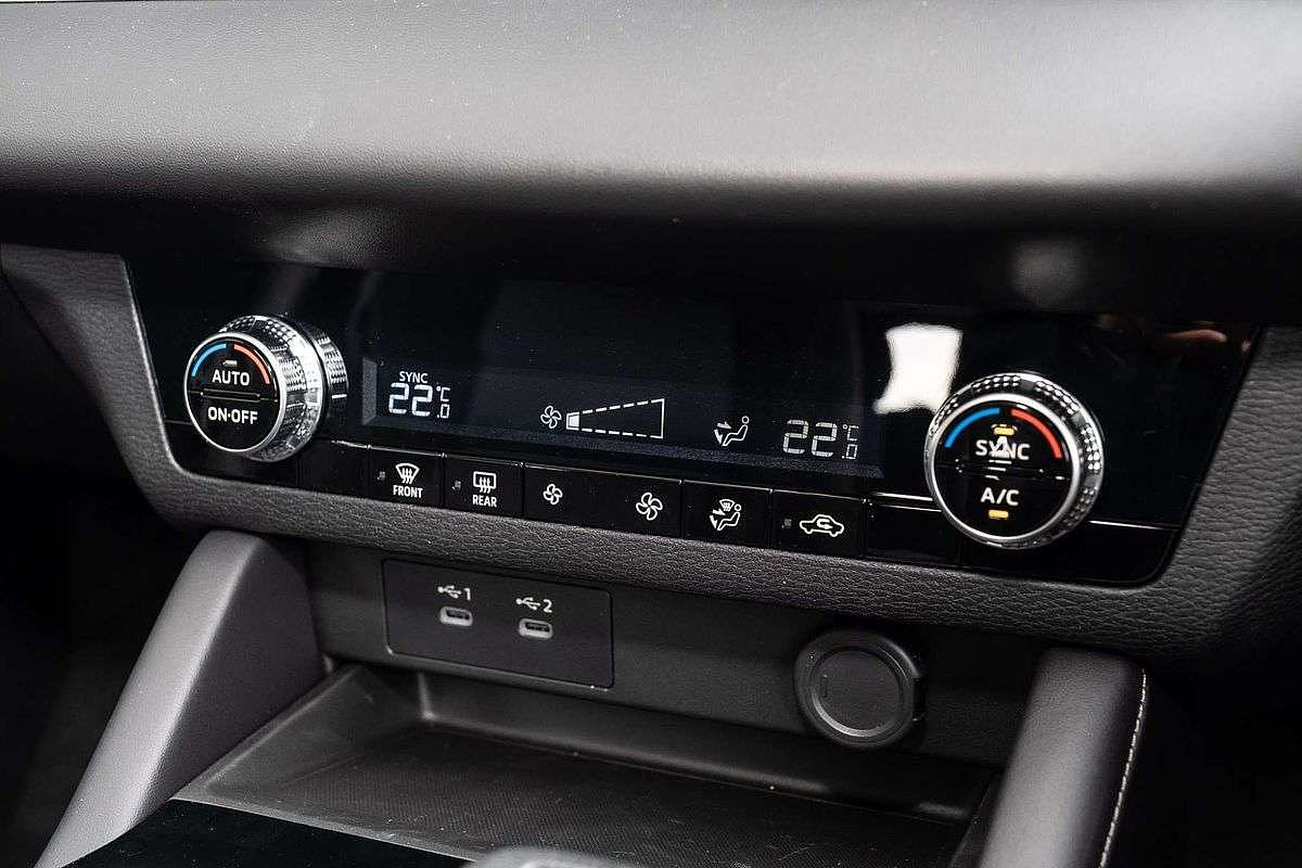 2025 Mitsubishi Outlander ES ZM