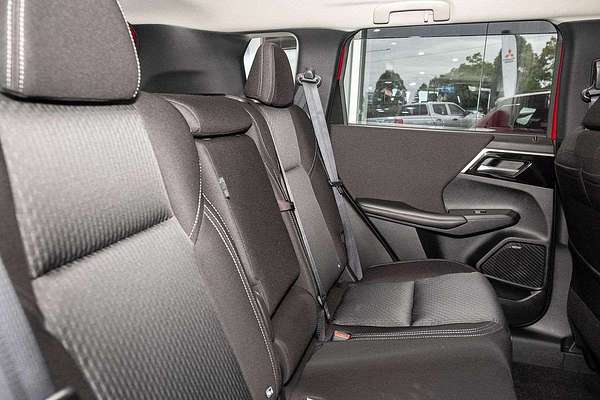 2025 Mitsubishi Outlander ES ZM