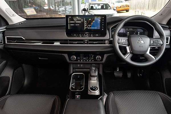 2025 Mitsubishi Outlander ES ZM