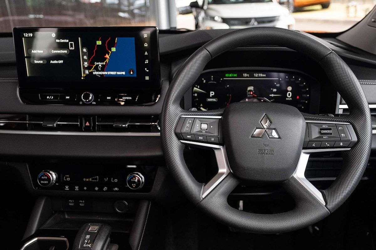 2025 Mitsubishi Outlander ES ZM