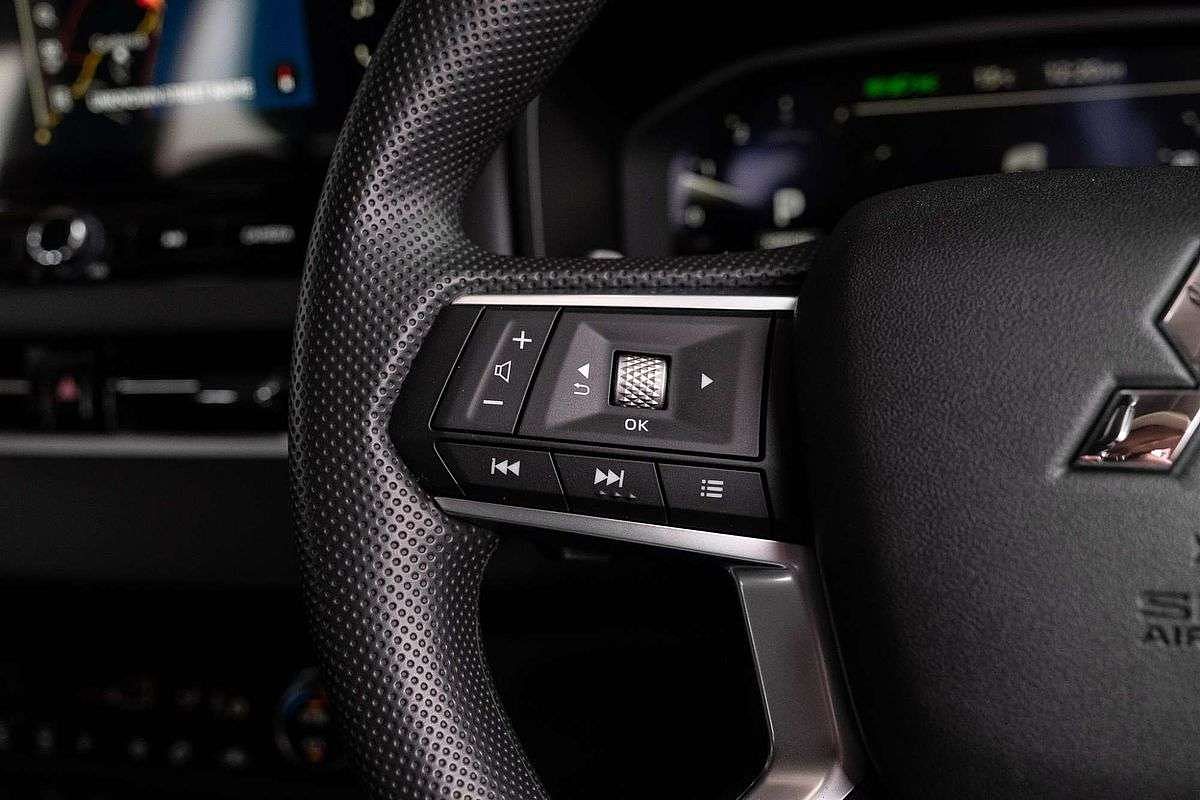 2025 Mitsubishi Outlander ES ZM